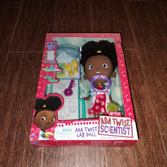 ADA Twist Scientist Lab Doll Talks/Sings Desk Drawing Board Experiments Netflix - Picture 2 of 7
